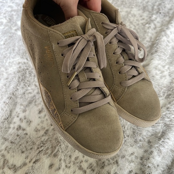 Women’s Tan/Cream Colored Puma Tennis Shoes size 8 - Picture 7 of 12